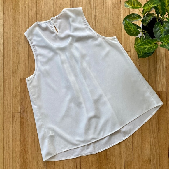 Faisca White Sleeveless Blouse with Rhinestone Embellished Neckline Size M - Picture 8 of 8